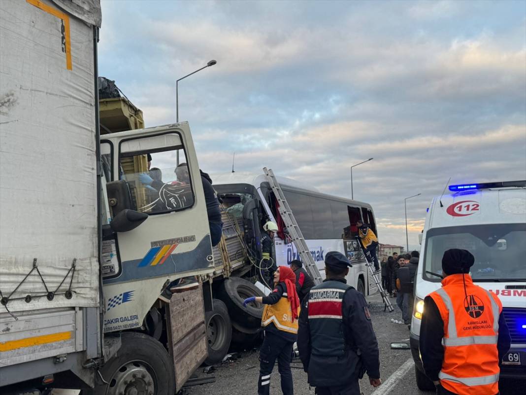 Konya’da yolcu otobüsü kazaya karıştı! Çok sayıda ölü ve yaralı var 14